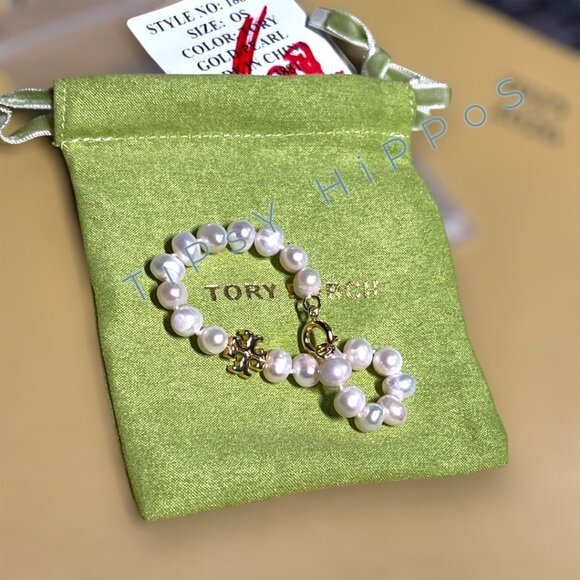 Tory Burch Pearl Bracelet With Gold Logo Charm & Clasp Elegant Womens Jewelry Co - Picture 3 of 6